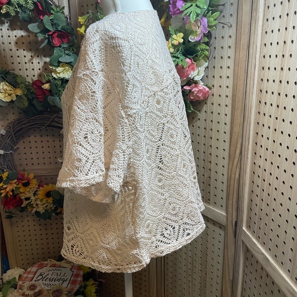 Elegant Cream Lace Cardigan - Picture 2 of 5